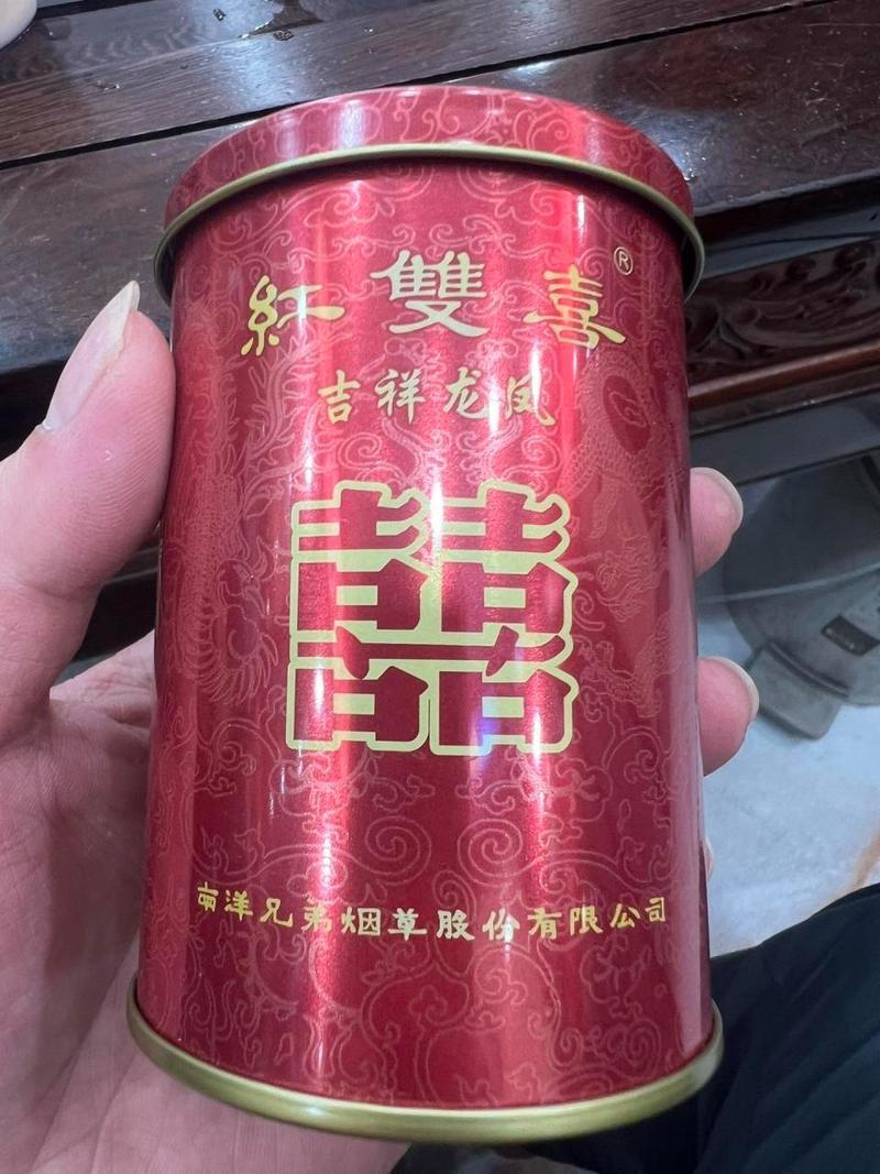 铁罐高档香烟，品味非凡，尊贵生活新诠释